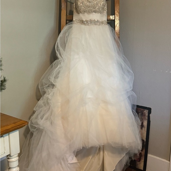 Casablanca Bridal Gown - Picture 14 of 16